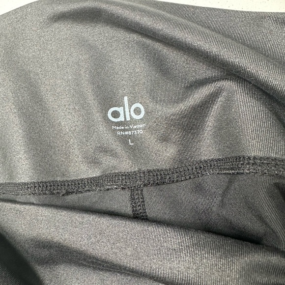 Alo Yoga Airlift High-Waisted Biker Shorts - Picture 3 of 6